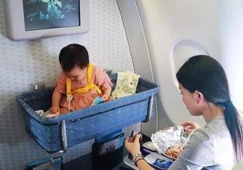 帶嬰兒坐飛機的座位安排及注意事項